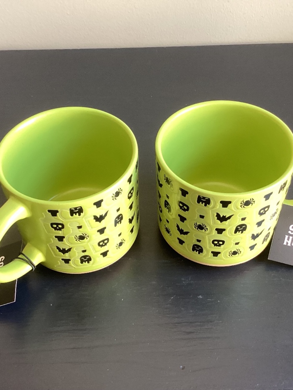 NWT Set of 2 Spooky Hallow Halloween Lime Green and Black Mugs 18oz